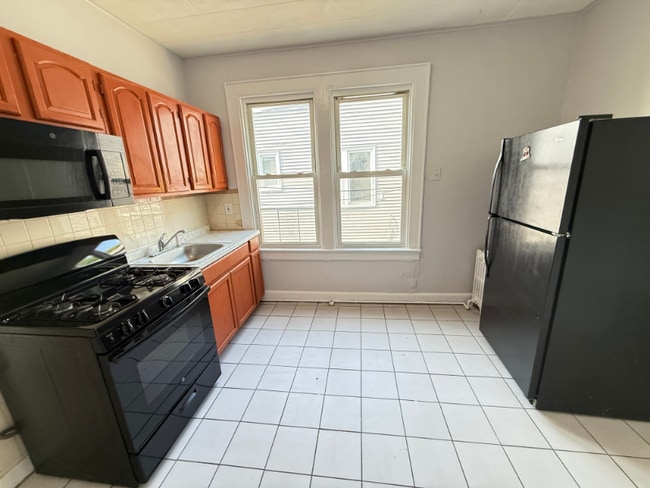 Building Photo - 154 Dayton St Rental