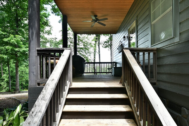 101 N Henderson Rd