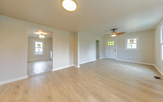 Photo - 1904 S Kerth Ave