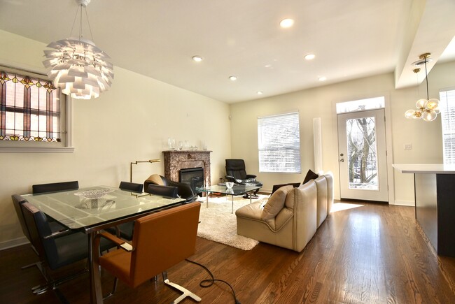 Living / Dining room - 5638 N Winthrop Ave Apartments Unit 1
