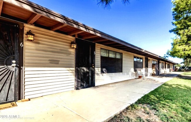 Building Photo - 7508 W Orangewood Ave Unit 5