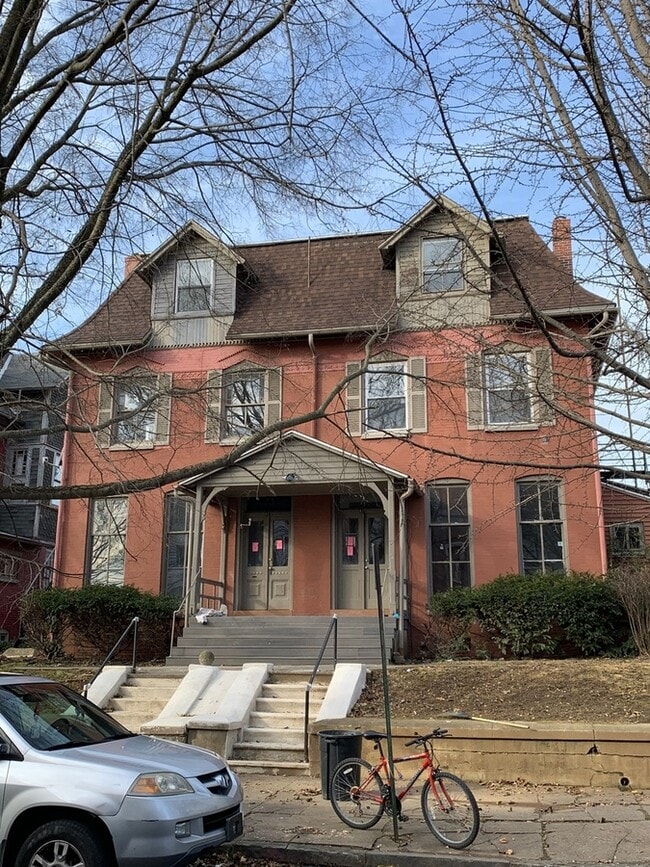 Building Photo - Woodward Apts Unit 413-5