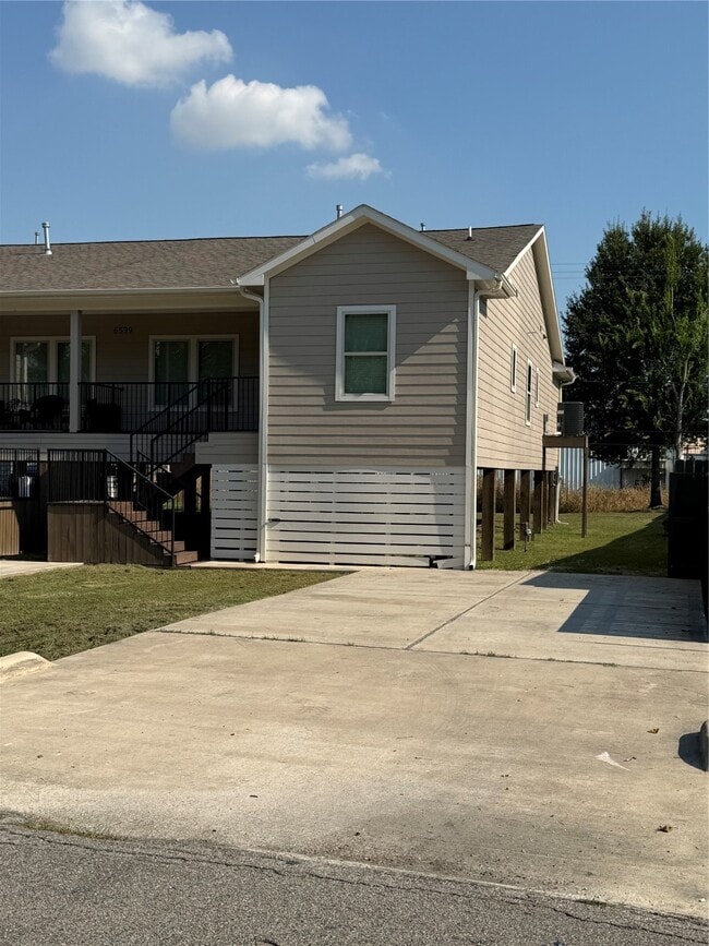 Photo - 6539 Crestford Ln