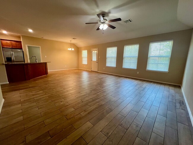 Photo - 601 Ridge Point Dr