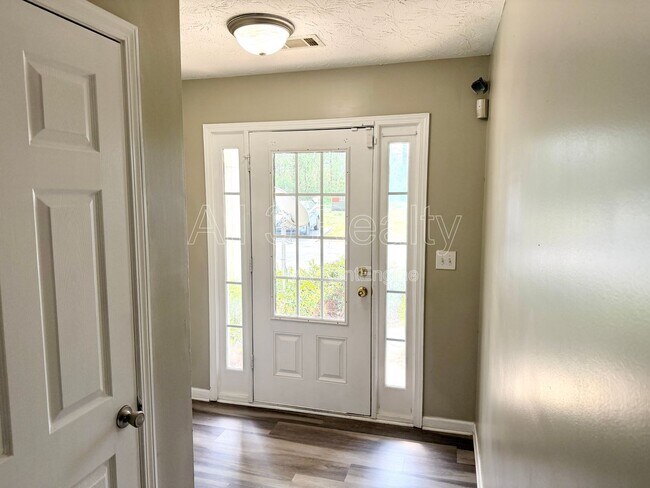 Photo - 1691 Redan W