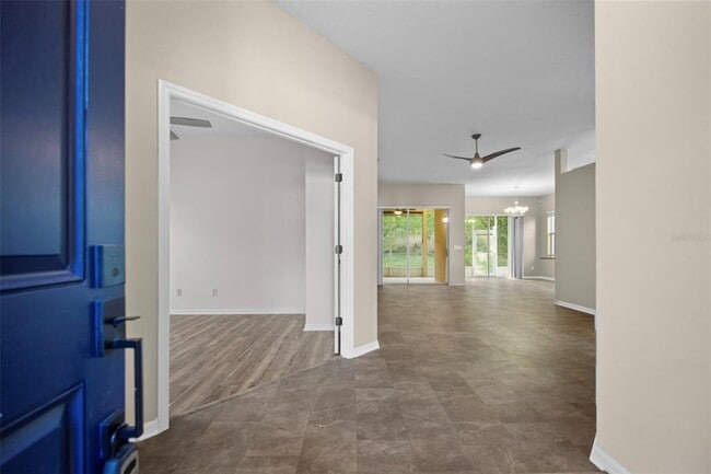 Photo - 2217 Caledonian St