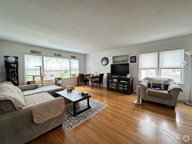Building Photo - 2707 W Berwyn Ave Unit G08C Rental