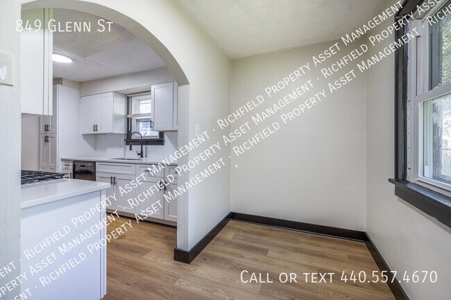 Photo - 849 Glenn St