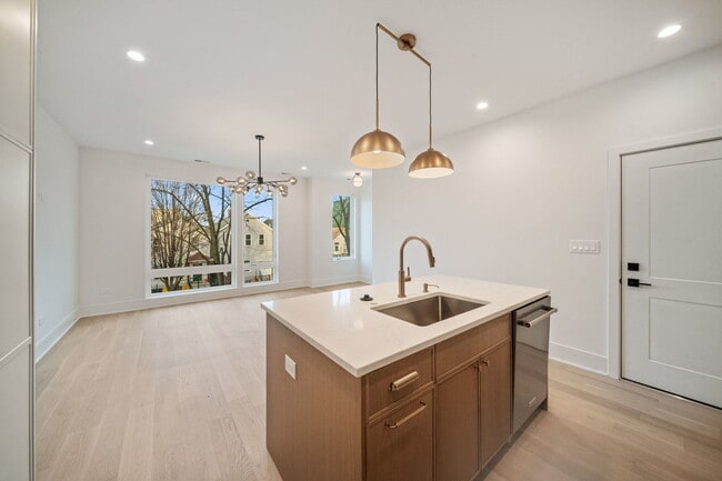 Photo - 1635 W 21st Pl Unidad 2