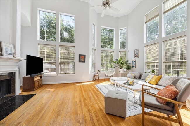 Building Photo - 422 McGowen St Rental