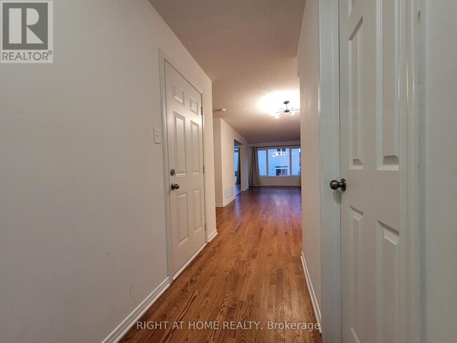 Photo - 204 Rolling Meadow Crescent