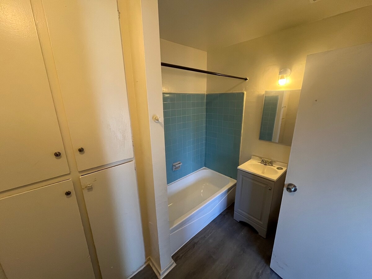 Photo - 1377 W 36th St Unidad 1