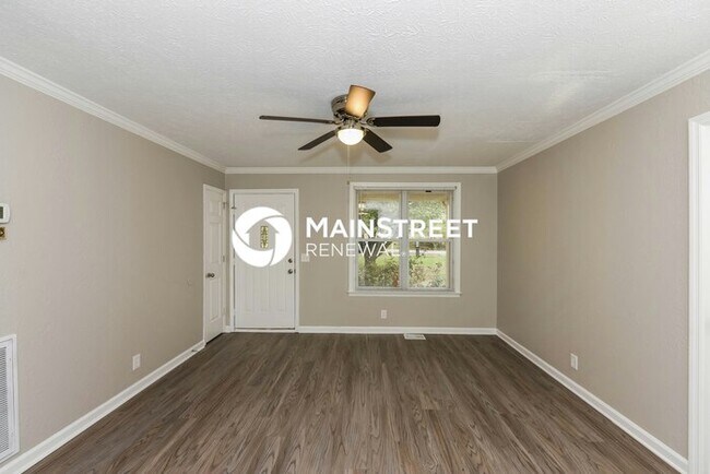 Photo - 3 Bedroom Pet-Friendly Home in Hendersonville, TN with Main Street Renewal