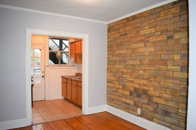 Chippewa 5 - 2624 Roseland Terrace