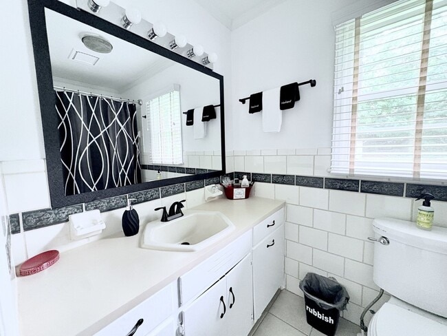 205 Venus Dr