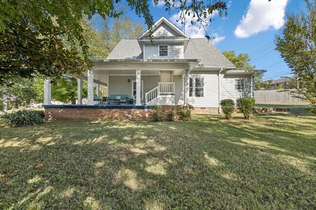 Photo - 920 Silverdene Pl