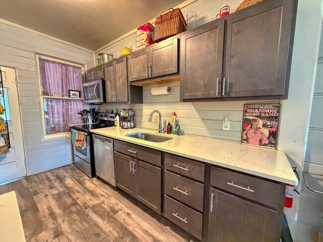 622 NW 27th St