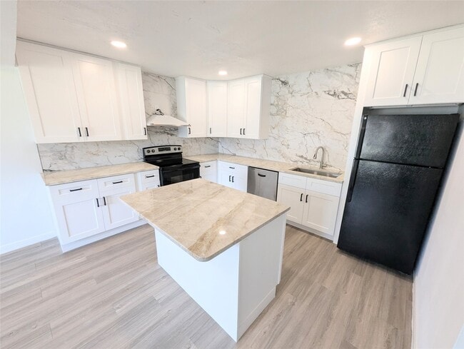 Photo - 2911 Huckleberry Ln