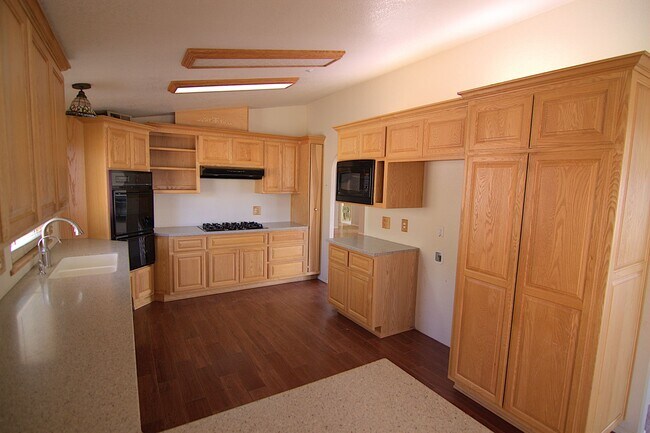 35850 Via Famero Dr