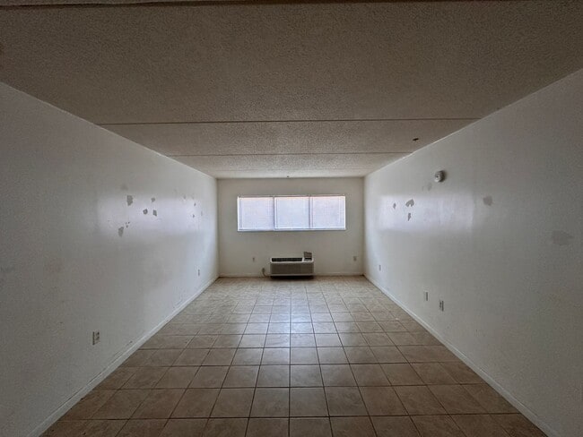 Building Photo - 1 Bedroom Condo