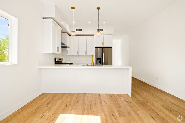 Building Photo - 3425 Edgehill Dr Unit 3427 Townhouse