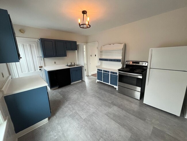 Building Photo - Rexford Main Street Unit 2nd floor