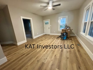 Photo - 168 Blain St