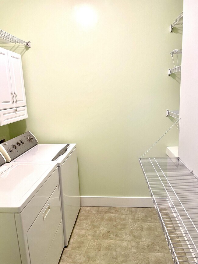 Photo - 235 N Main St