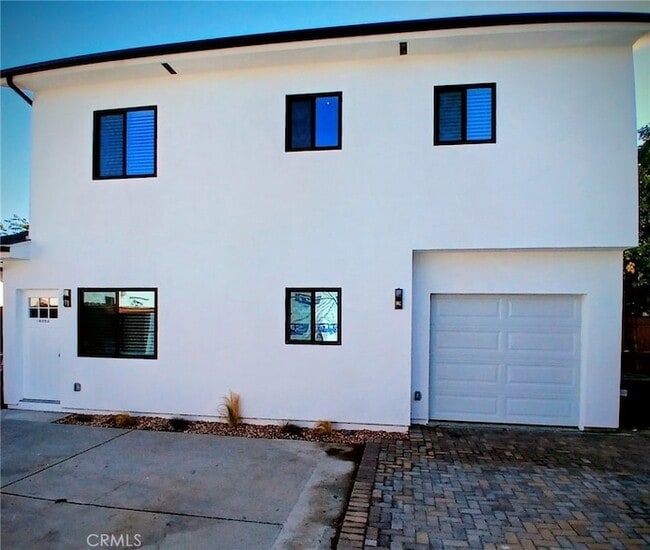 Photo - 18252 Saticoy St