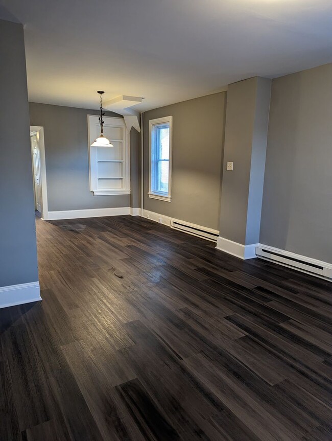 Recently Renovated 2 Bed 1.5 Bath Townhome... - Recently Renovated 2 Bed 1.5 Bath Townhome...