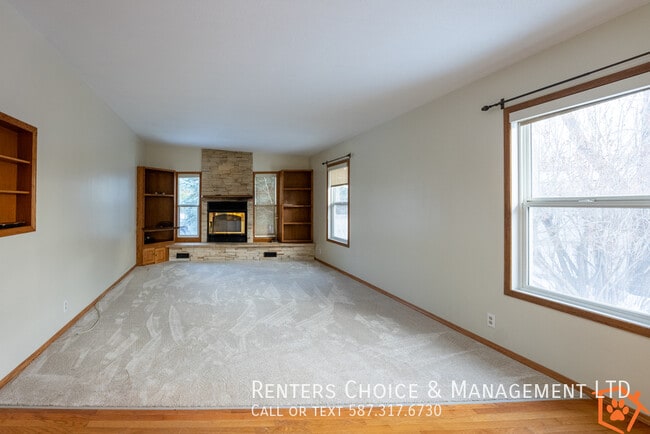 Photo - 2 Bedroom Pet Friendly House With Yard, AC and Assigned Parking