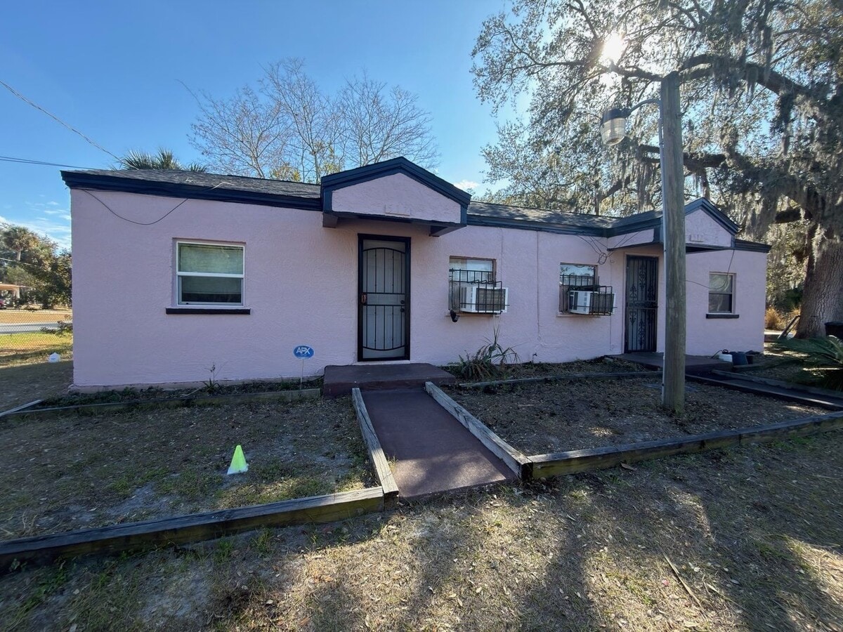 Photo - Corner Lot 2BR/1BA Duplex in Sanford! - Price to Rent!