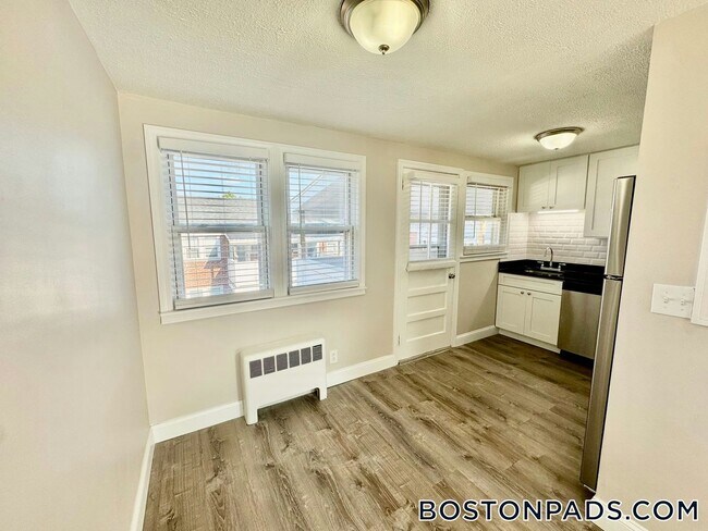 Photo - 108 Shawomet Ave Unit 3