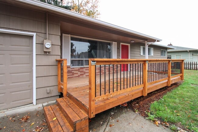 Photo - 1170 Clearview Ave NE