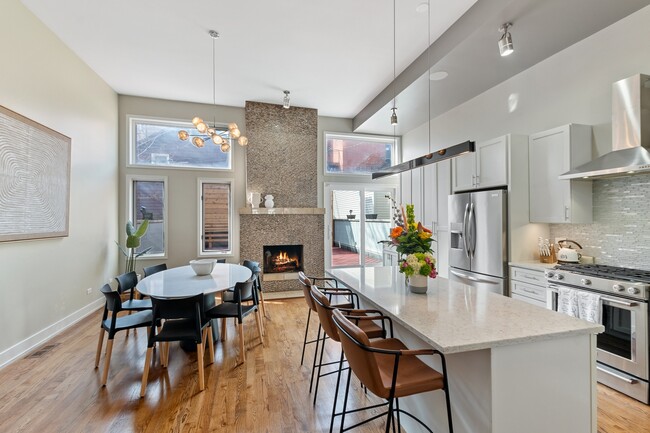 Photo - 1527 W Pearson St