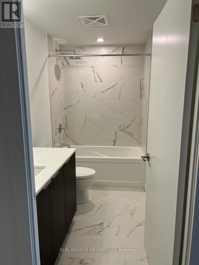 Photo - 7 Golden Lion Heights Unité N426