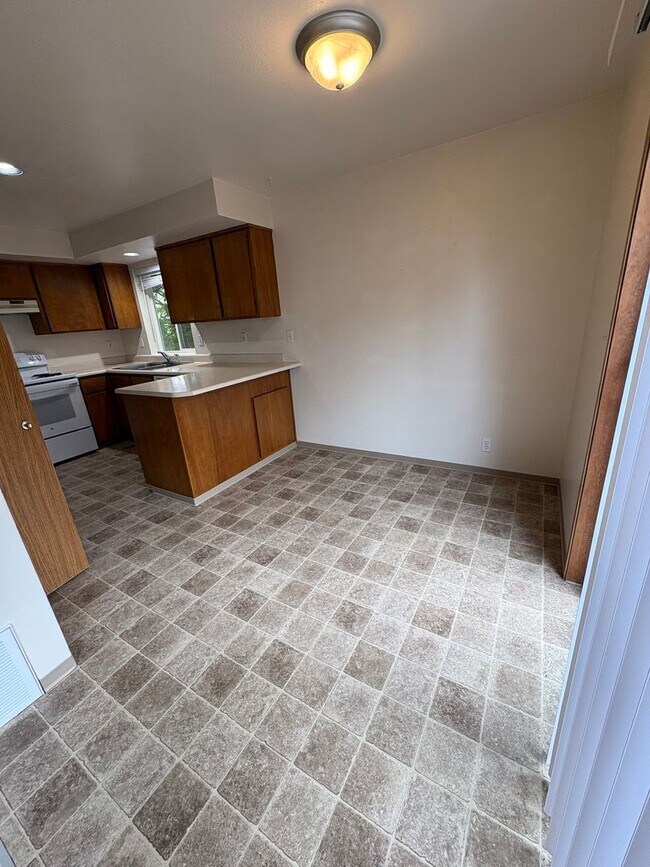 Photo - 2050 Campus Dr Unit #4