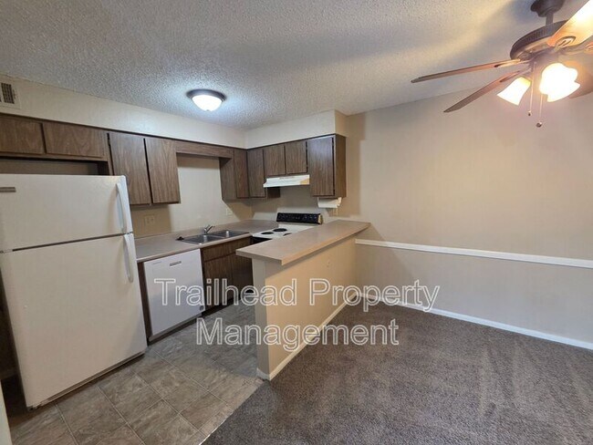 Photo - 5717 Outlook St