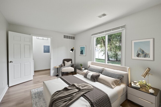 Photo - Plymouth Collection