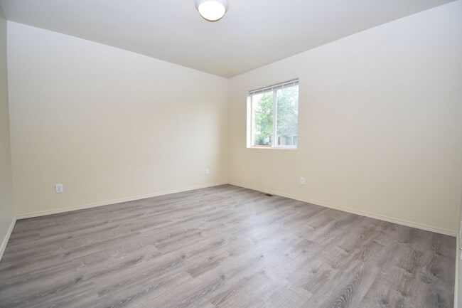 Photo - Beautiful 4 bedroom, 3 bathroom unit with attached garage! Unit 509