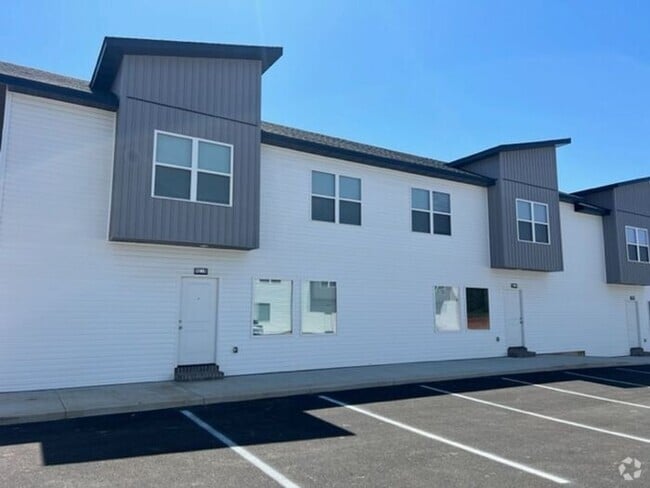 Building Photo - Public Avenue Townhomes in Clever!!! Leasi...