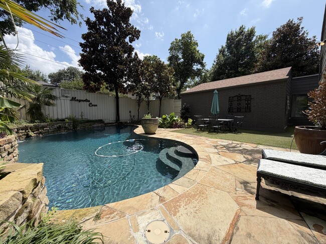 Building Photo - 9120 Whitehurst Dr