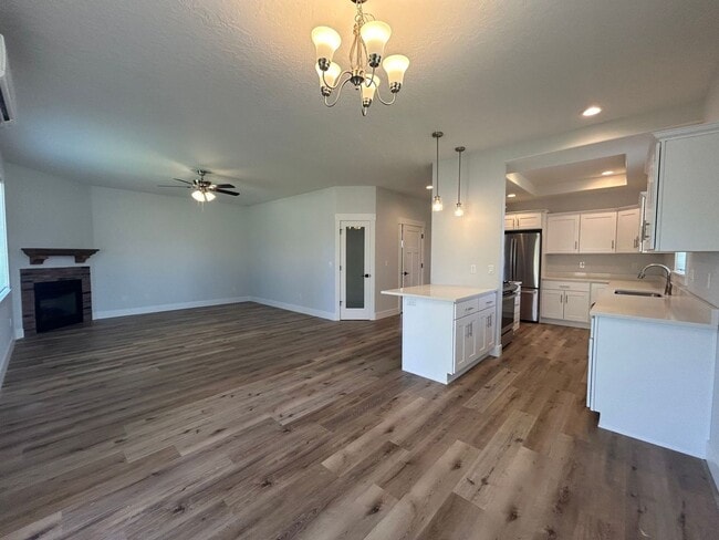 Photo - 3 Bed, 2.5 Bath Townhouse/Duplex - Modern Living in a Great Location!