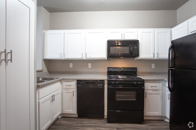 1BR, 1BA-690 SF