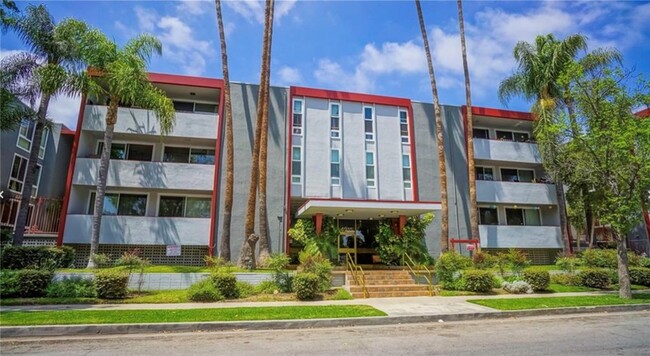 Photo - 4915 Tyrone Ave Unidad 335 Rental