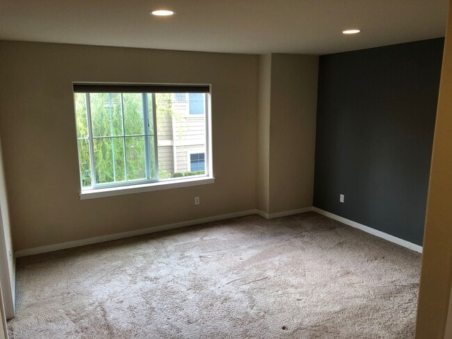 Photo - 3 Bed, 2.5 Bath Millcreek Townhouse 2 Car $3099.00