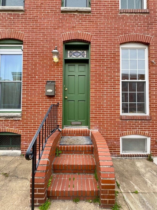 Building Photo - Charming 2 Bedroom/1 Bathroom Townhome with Deck and Parking Pad in South Baltimore!