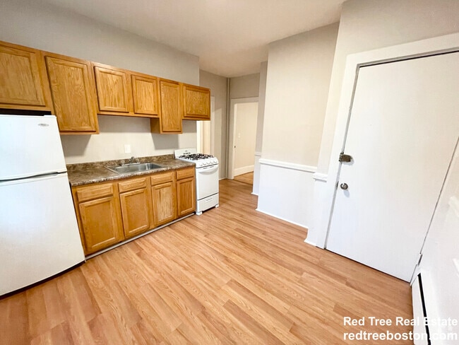 Building Photo - 1570 Tremont St Unit 3 Rental