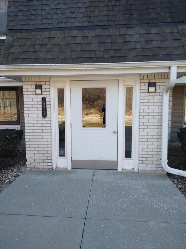 Photo - 20245 Independence Dr