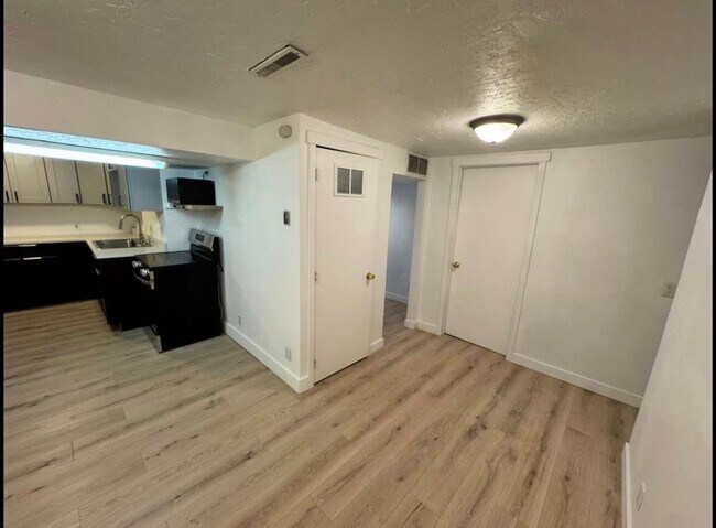 Photo - 3985 Evelyn Rd